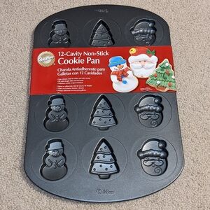 NWT Wilton 12-Cavity Non-Stick Christmas Cookie Pan